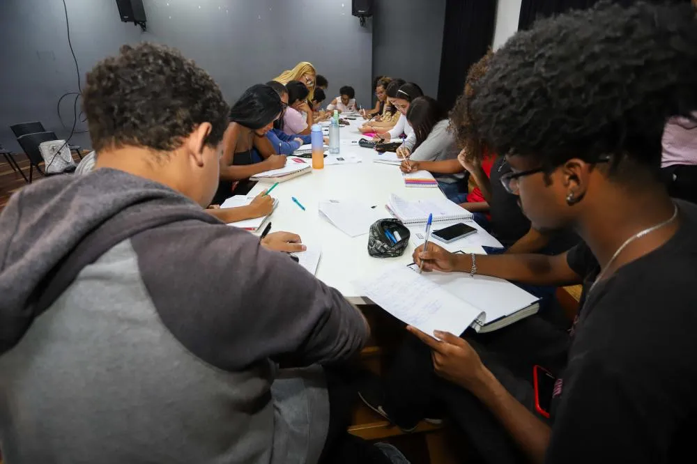 Prefeitura de Lauro de Freitas realiza Aulão de Redação gratuito para jovens que irão fazer o ENEM