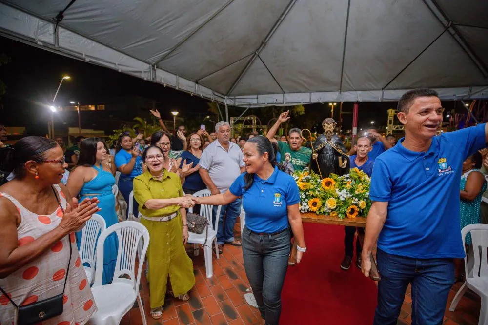 Prefeita Débora Regis prestigia festa de Santo Amaro de Ipitanga