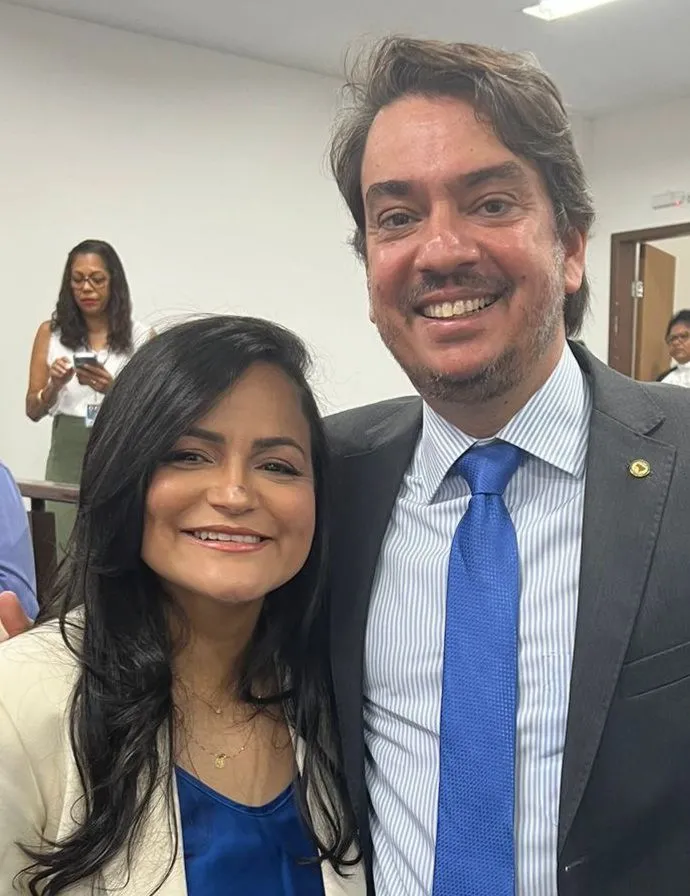 Pedro Tavares destaca empenho da prefeita Débora Régis para organizar Lauro de Freitas e honrar compromissos