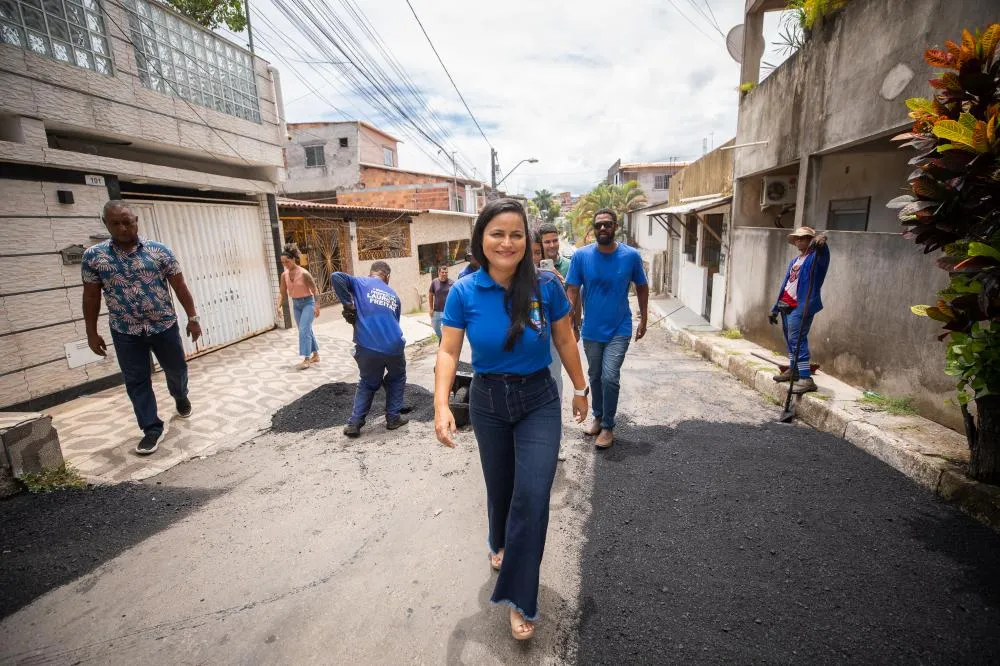 Prefeita Débora Regis visita obras em andamento e vistoria postos de saúde