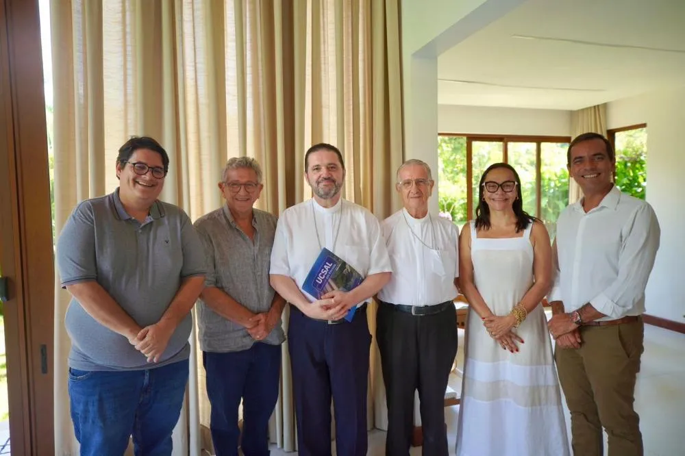 Camaçari avança na formação médica: prefeito Luiz Caetano celebra autorização de novos cursos de medicina no município