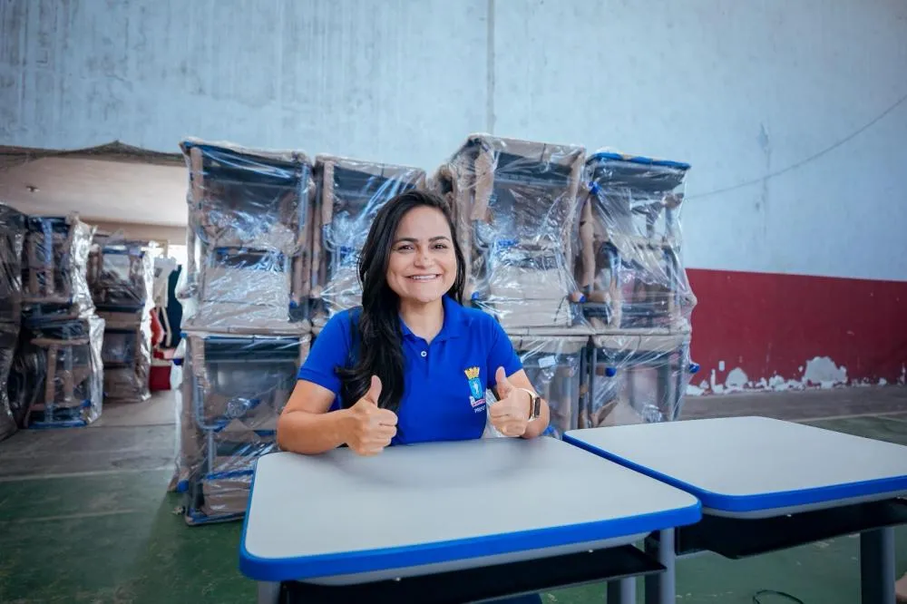 Prefeitura adquire 3 mil itens mobiliários e inicia distribuição para as escolas municipais