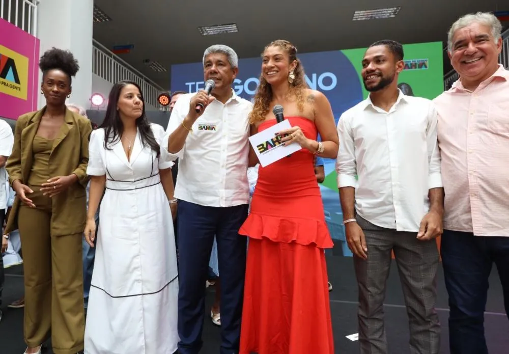 Em Conceição do Jacuípe, início do ano letivo 2025 da rede estadual é marcado por entrega de escola de tempo integral, ônibus escolar e anúncios para a educação