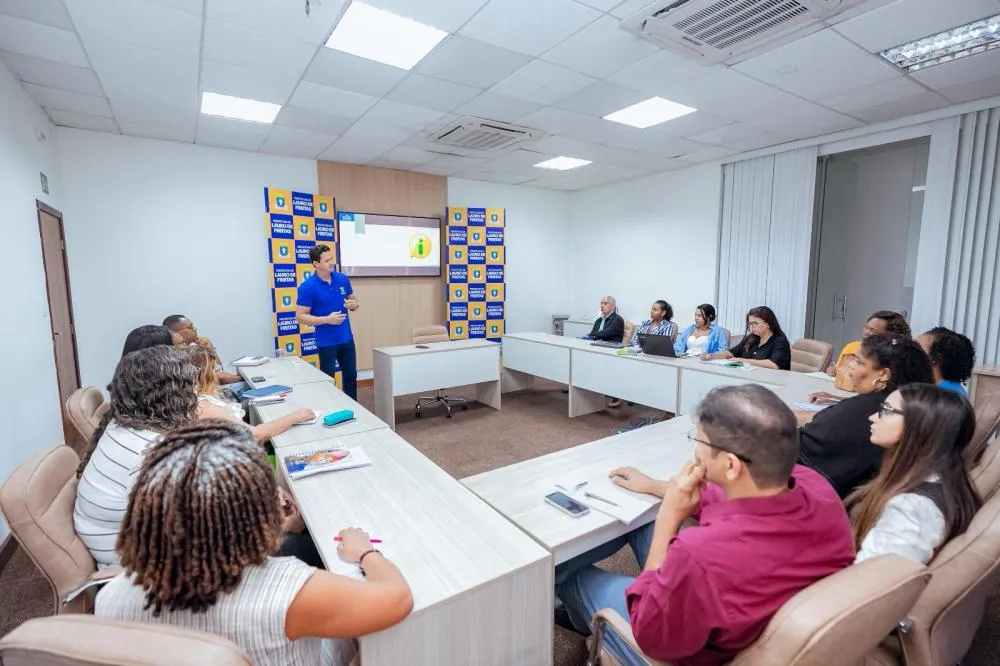 Prefeitura de Lauro de Freitas capacita servidores para fortalecer transparência e acesso à informação