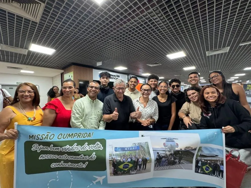 Com orgulho e emoção, Caetano recebe estudantes que brilharam em evento da NASA