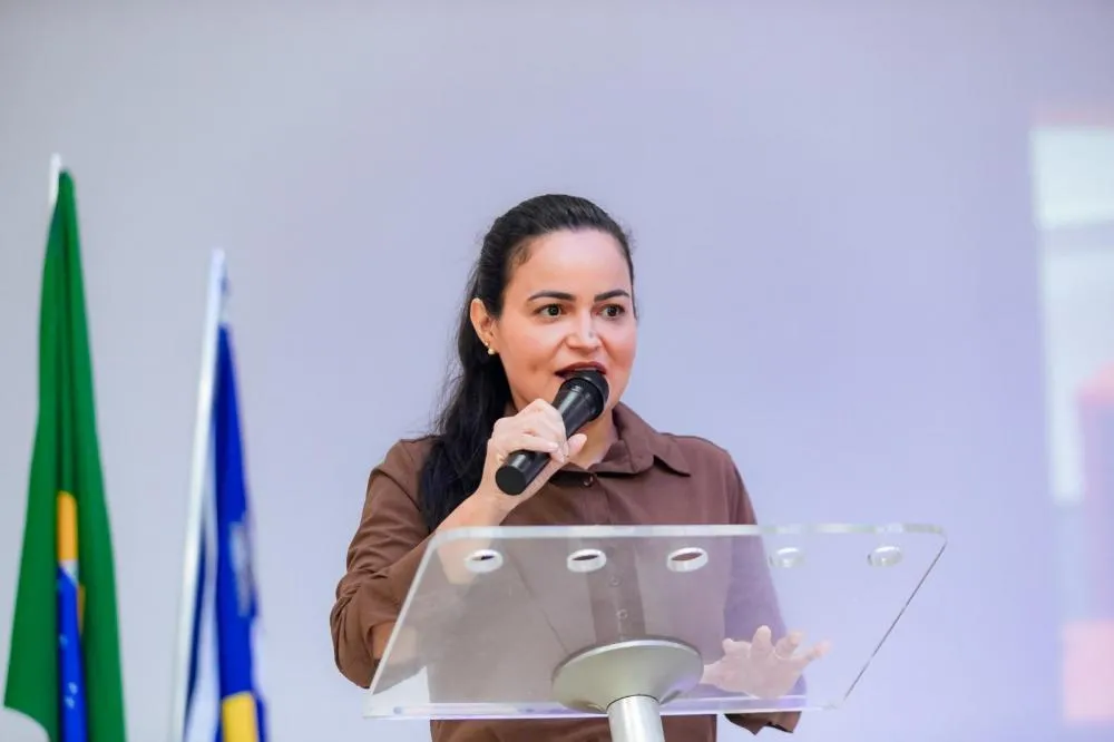 Prefeita Débora debate regulamentação de motoristas de app em evento nacional