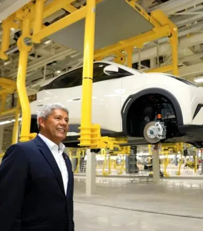 Jerônimo destaca liderança da Bahia na revolução energética, durante apresentação de primeiro carro elétrico montado na fábrica…