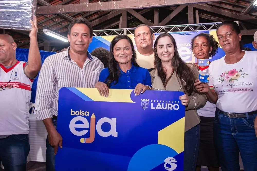 Bolsa EJA garante auxílio mensal de R$ 200 reais para estudantes da rede municipal de Lauro de Freitas