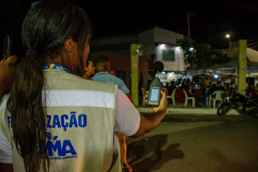 Ação contra poluição sonora resulta em multas e apreensão em Lauro de Freitas