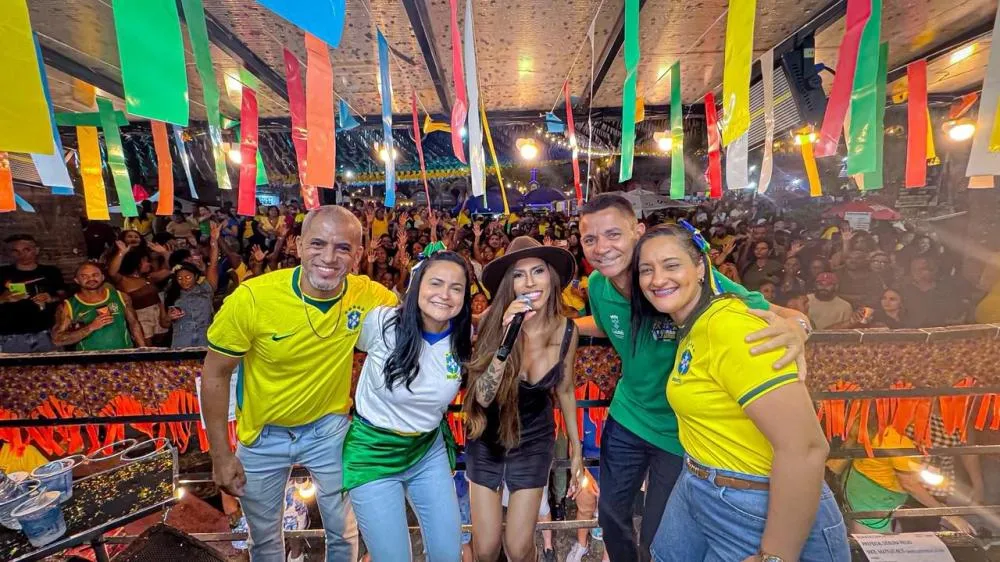Praça do Caranguejo lota e Esquenta Pedrão une forró, animação e torcida pela Seleção Brasileira