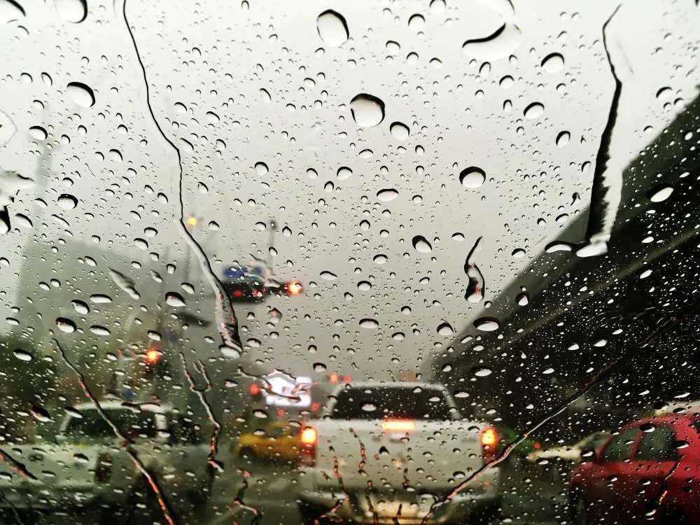 INMET emite alerta de temporal na Bahia a partir desta quarta-feira (15); veja as orientações de segurança da Neoenergia Coelba