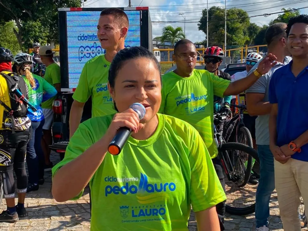Débora Regis acompanha a 6ª edição do PedaLauro junto a cerca de 3 mil ciclistas