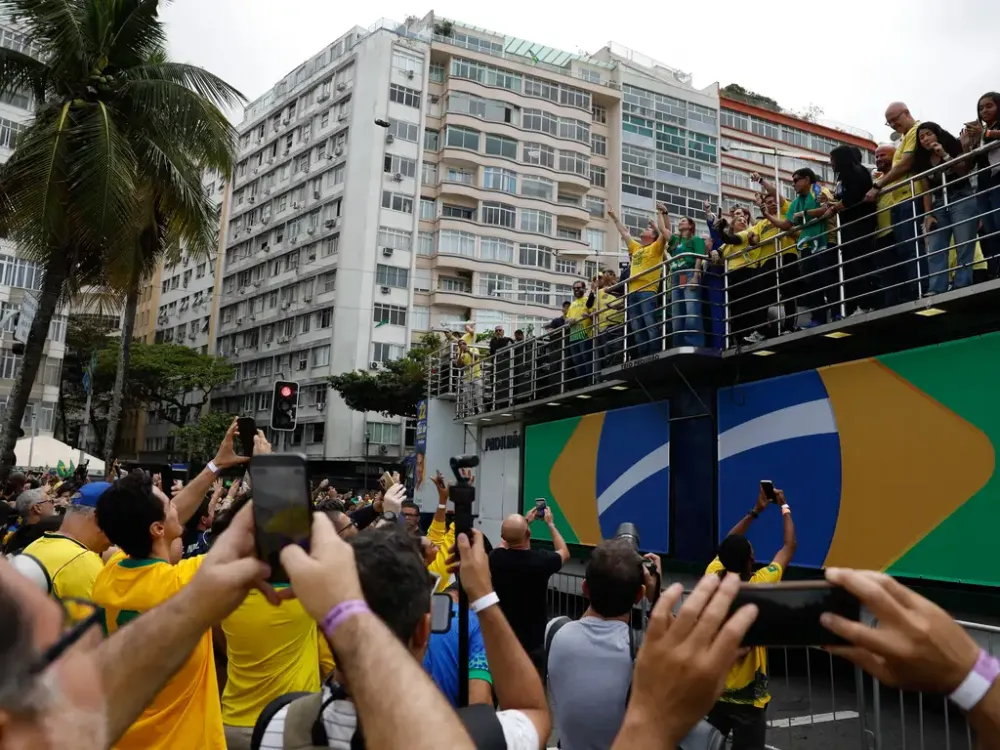 Flávio Bolsonaro fará comício no Farol da Barra, em Salvador, no dia 17